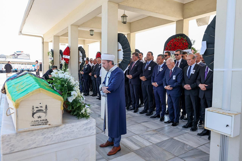 Özgür Özel ve Kemal Kılıçdaroğlu cenazede yan yana geldi - Resim: 3