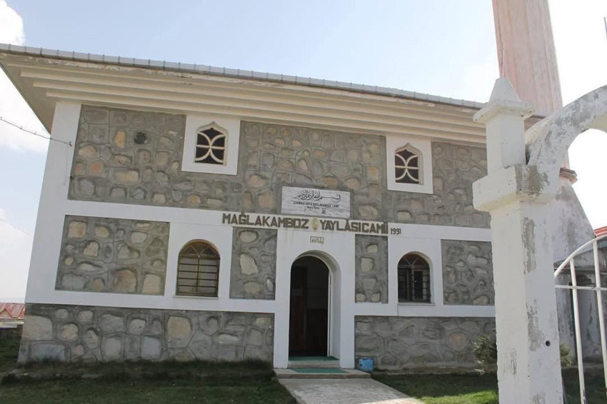 Yangın çıkan cami kül oldu, Kur'an-ı Kerimler ise zarar görmedi - Resim: 1