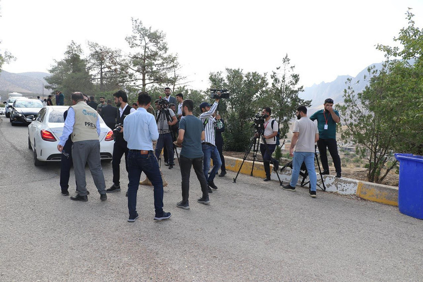 Eli kanlı bölücü terör örgütü PKK mensubu ilk grup silah bıraktı - Resim: 2