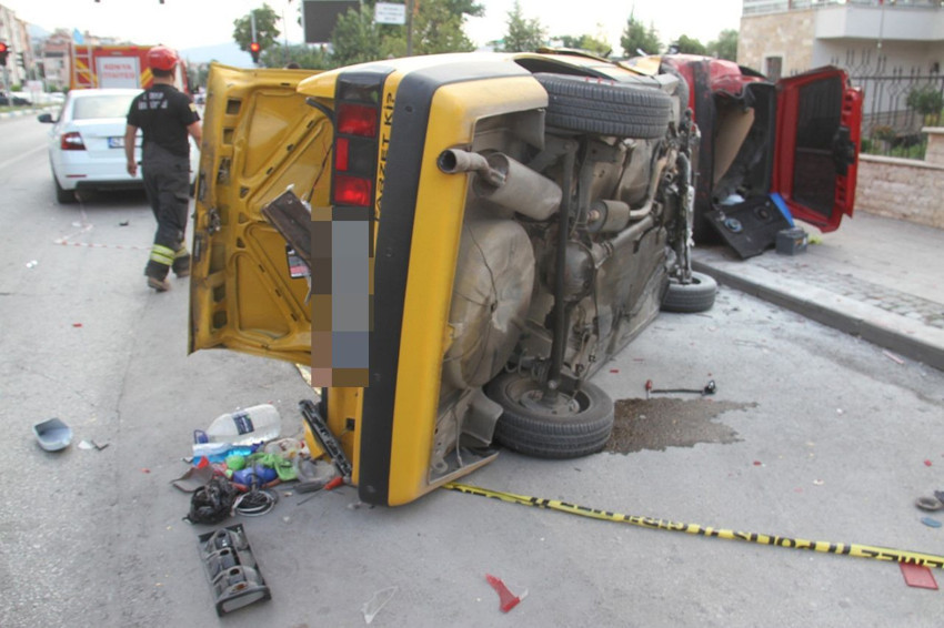 Ehliyetsiz trafik canavarı ortalığı savaş alanına çevirdi - Resim: 1