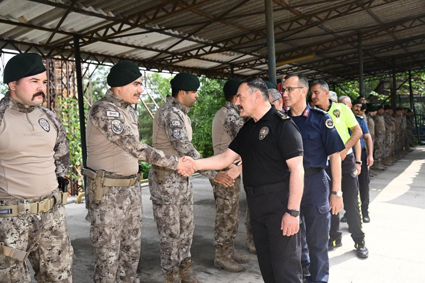 Özel Harekat Polisleri Suriye'ye uğurlandı - Resim: 2