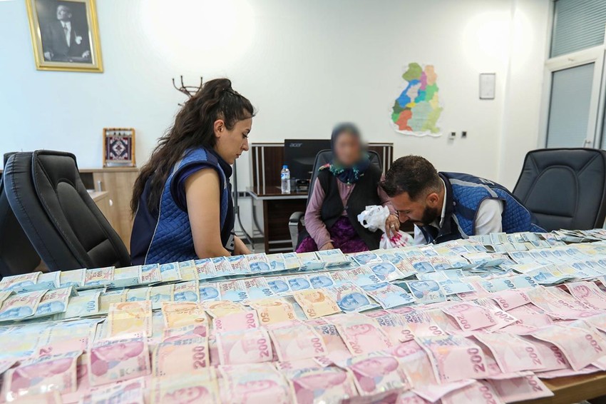 Dilencinin üstünden çıkan paralar say say bitmedi! Para sayma makinesine koydular - Resim: 5