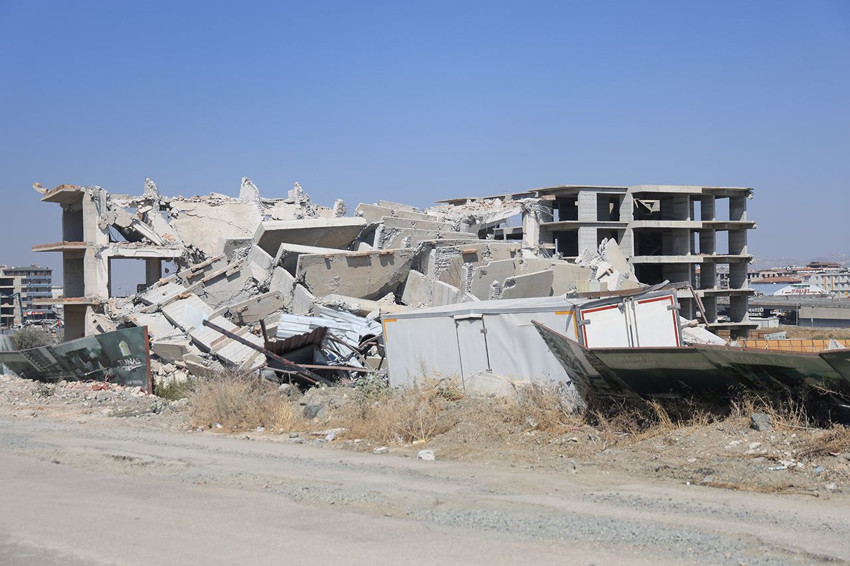 Hatay'da kontrollü yıkım depremi aratmadı: 12 katlı bina toz yığınına dönüştü - Resim: 3