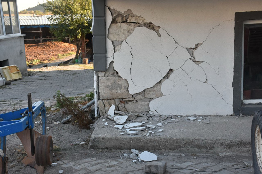 Balıkesir'deki 6,1'lik yıkım havadan görüntülendi - Resim: 3