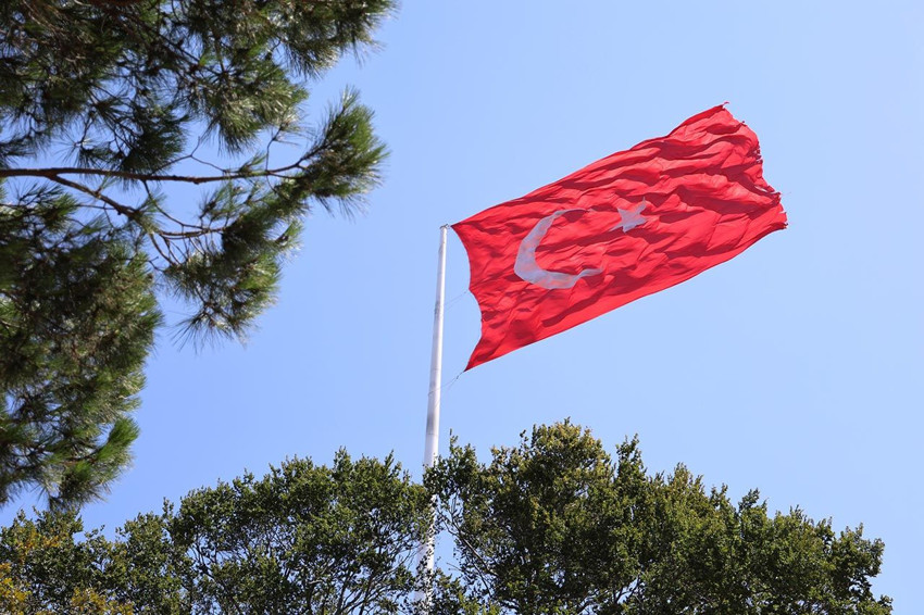 Fırtına İstanbul'u esir aldı; faciadan dönüldü! - Resim: 1