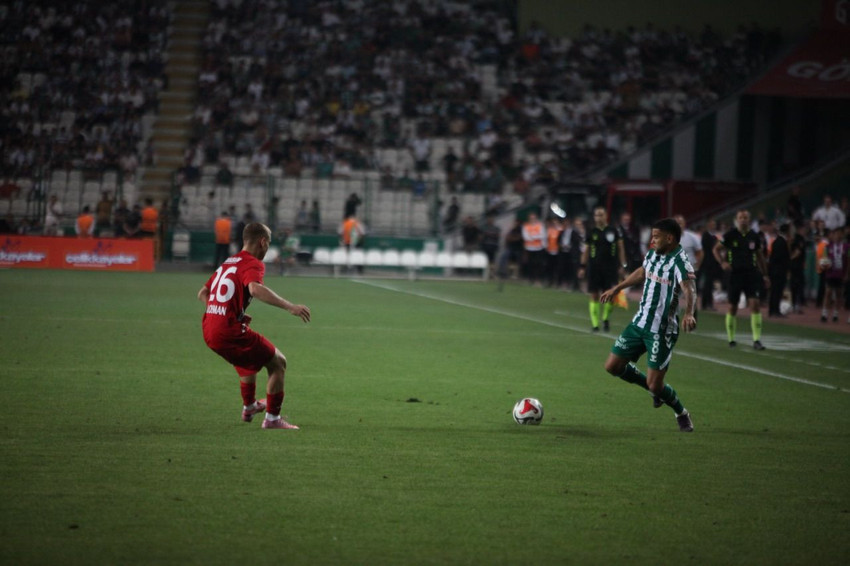 Süper Lig'te yeni sezonda koltuğuna veda eden ilk teknik direktörü o oldu - Resim: 4