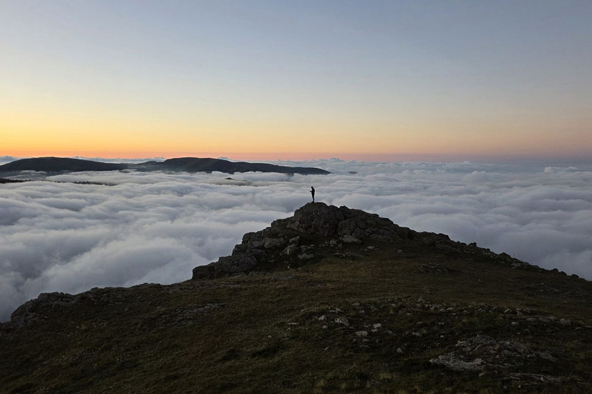 Türkiye'nin zirvesindeki eşsiz bulut denizi kamerada: Gözlerinize inanamayacaksınız - Resim: 3