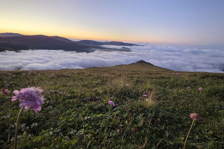 Türkiye'nin zirvesindeki eşsiz bulut denizi kamerada: Gözlerinize inanamayacaksınız - Resim: 4