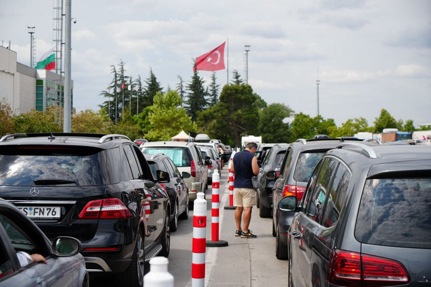 1 Euro 47 TL tatili bitti... Gurbetçiler sınır kapılarında metrelerce kuyruk oluşturdu - Resim: 4