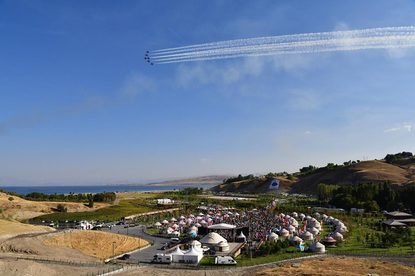 Gökyüzündeki gururumuz Türk Yıldızları yine nefesleri kesti - Resim: 1