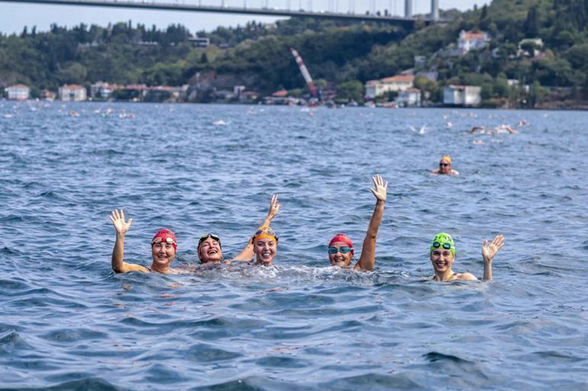 İstanbul Boğazı’ndaki uluslararası yarışta Rus yüzücü kaybodu - Resim: 3