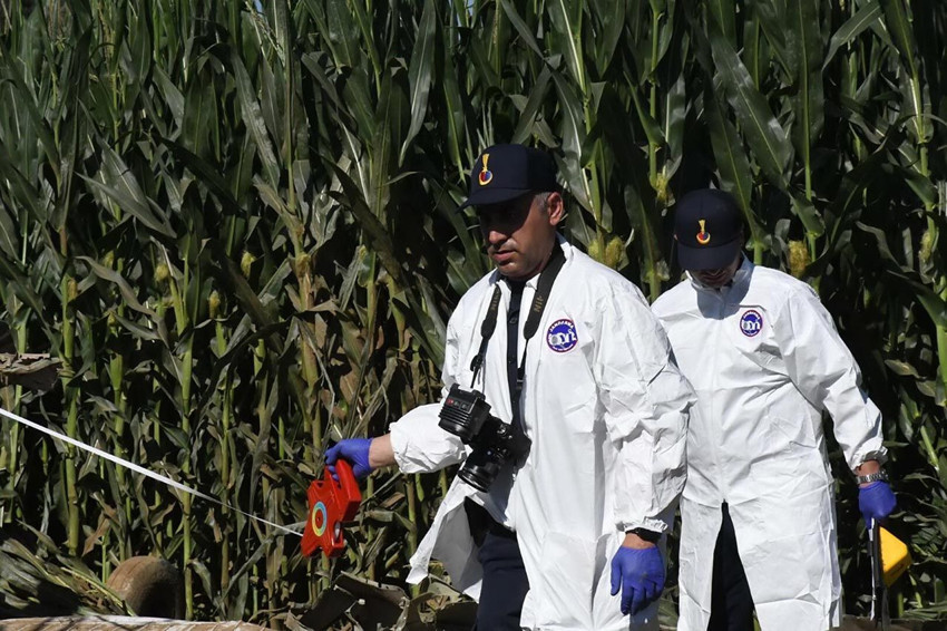 İzmir'de eğitim uçağı düştü: 1 pilot hayatını kaybetti - Resim: 4