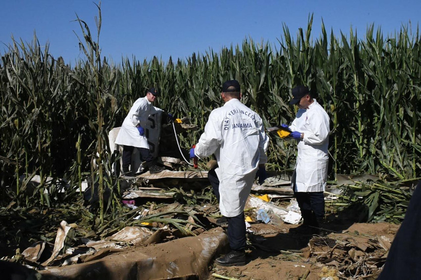İzmir'de eğitim uçağı düştü: 1 pilot hayatını kaybetti - Resim: 3