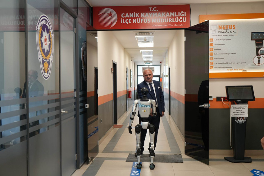 Türkiye'de bir ilk: İnsansı bir robot resmen Türkiye Cumhuriyeti vatandaşı oldu - Resim: 1