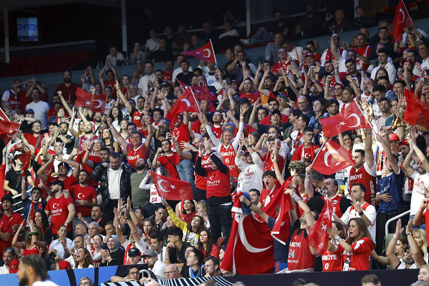 12 Dev Adam EuroBasket'te finale yükseldi; şimdiki rakibimiz Almanya.. - Resim: 4