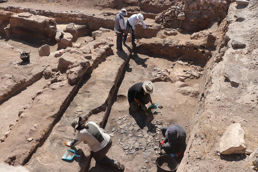 Asırlar önce yangında küle dönen sarayın kalıntıları ortaya çıktı - Resim: 1