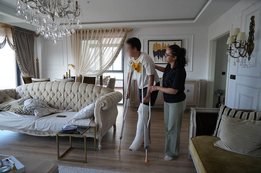 Özel okulda akran şiddeti: Kafasına poşet geçirip... Öğrencinin ayağı kırıldı - Resim: 2