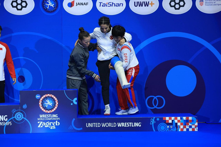 Milli kadın güreşçimiz Evin Demirhan Yavuz sakatlığına rağmen dünya üçüncüsü oldu - Resim: 2