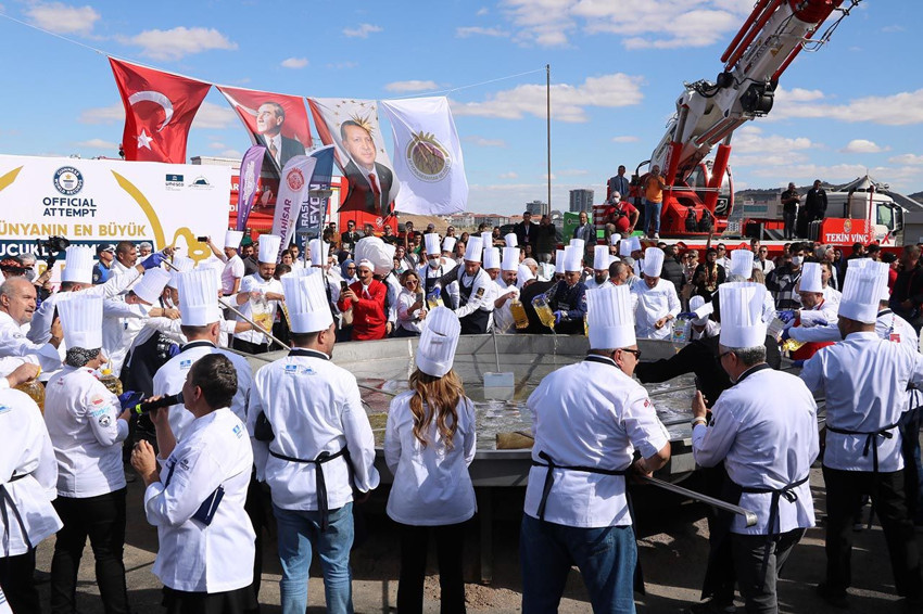 Sucuğun başkentinde sucuklu yumurtayla dünya rekoru kırıldı - Resim: 3
