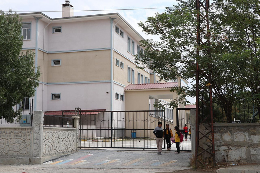 Bıçakla sınıfa girip dehşet saçtı: Yaralılar var - Resim: 3