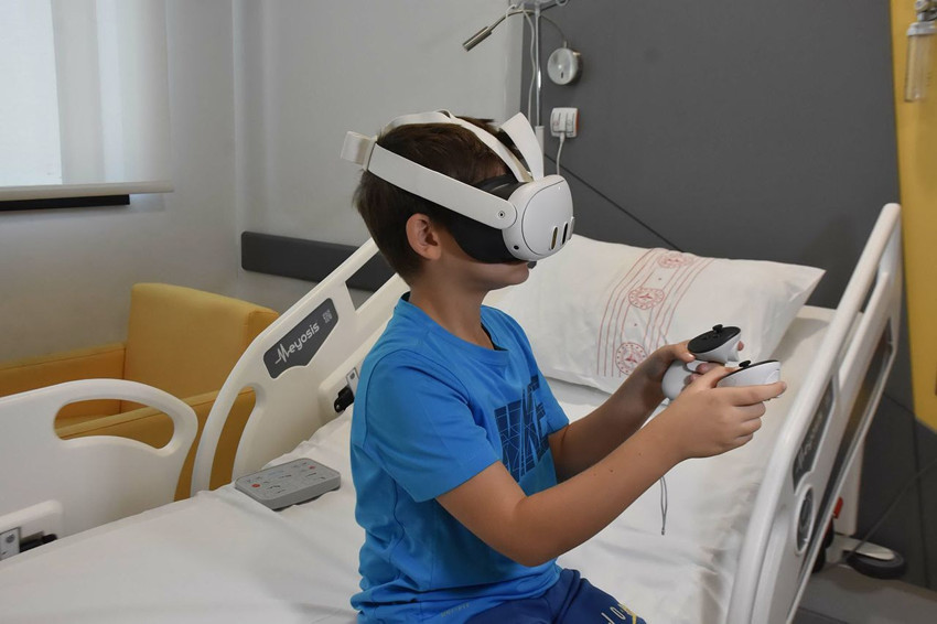 Minikler için korku, kaygı ve ağrıya karşı sanal gerçeklik gözlüklerle ön tedavi başladı - Resim: 1