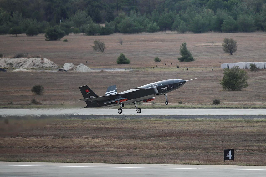 Türkiye'nin insansız savaş uçağı KIZILELMA, TOLUN ile havalandı! - Resim: 3