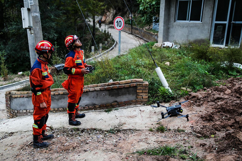 Çin’de 5.6 büyüklüğünde deprem: Evler yıkıldı, yaralılar var - Resim: 3