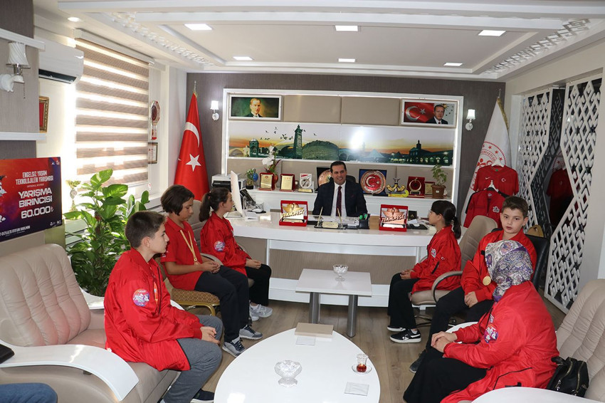 TEKNOFEST birincisi Diyarbakırlı öğrenciler ödüllerini Gazze'ye bağışladı - Resim: 2