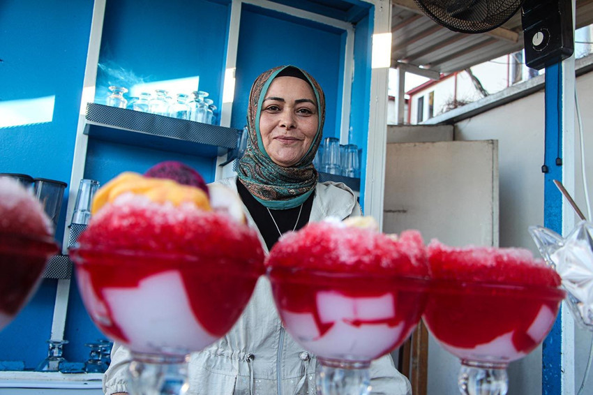 Ev kadınıydı, eşi hastalanınca ticarete atıldı: Şimdi yanında 25 kişi çalışıyor - Resim: 4