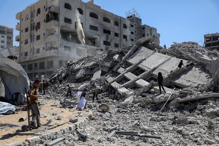 Eli kanlı İsrail ordusu Filistin topraklarına yine saldırdı: Onlarca Filistinli öldürüldü - Resim: 4