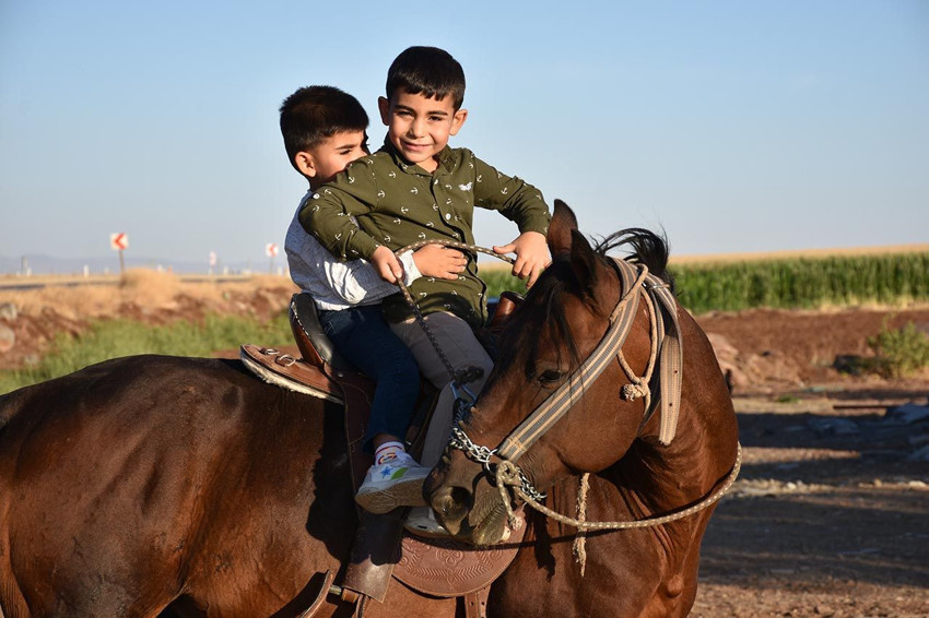 Bu tesiste para geçmiyor! Yemek de bedava, ata binmek de... - Resim: 2