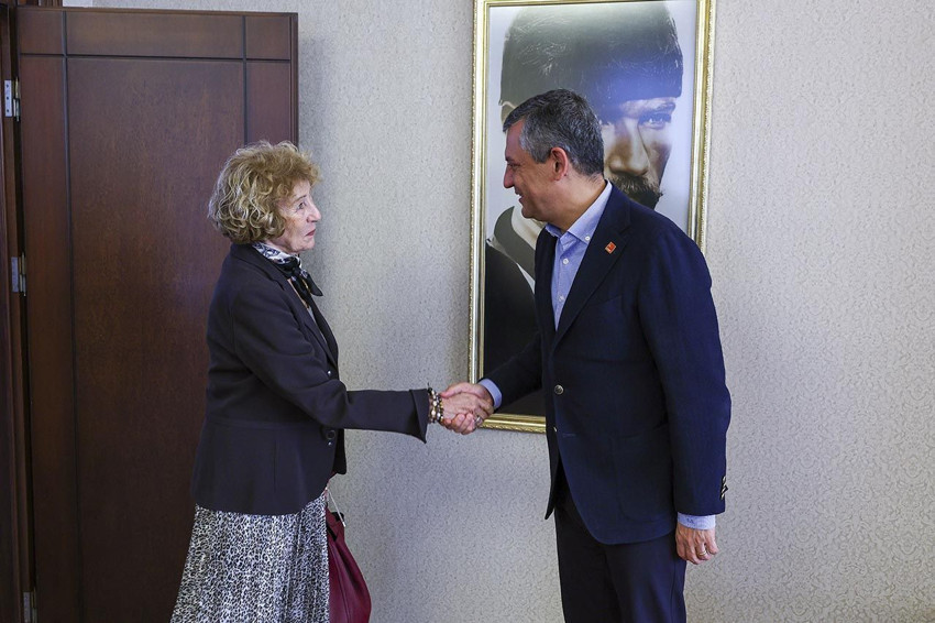 Ünlü yazar Ayşe Kulin CHP'ye katıldı - Resim: 1