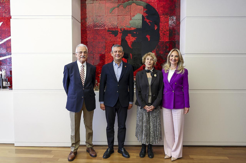 Ünlü yazar Ayşe Kulin CHP'ye katıldı - Resim: 3