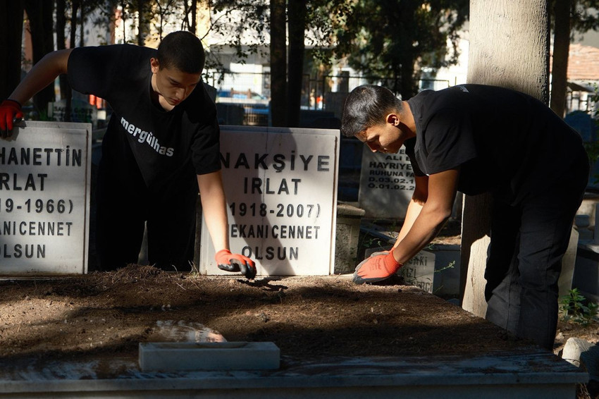 Onlar Türkiye'nin mezarlık fenomenleri: Hergün soluğu mezarlıkta alıyorlar - Resim: 1