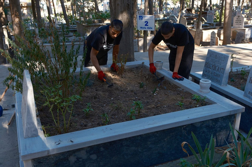 Onlar Türkiye'nin mezarlık fenomenleri: Hergün soluğu mezarlıkta alıyorlar - Resim: 4