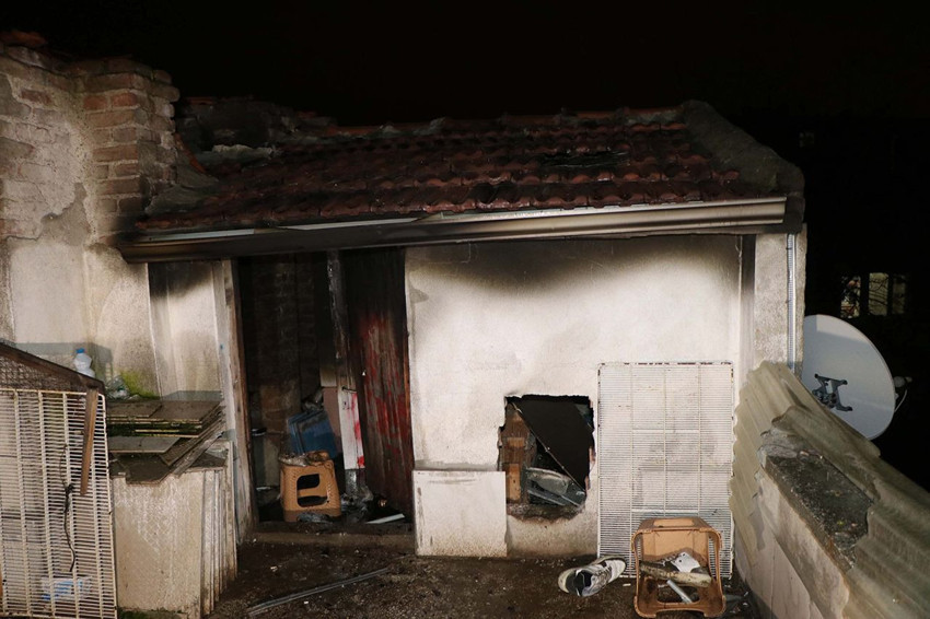 Eskişehir'de dehşet: 1,5 yaşındaki çocuğun boynunu kesti, evini yakmaya kalktı - Resim: 2