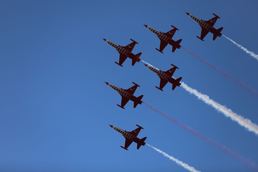 Gökyüzündeki gururlarımız Türk Yıldızları bir kez daha ağızları açık bıraktı - Resim: 1