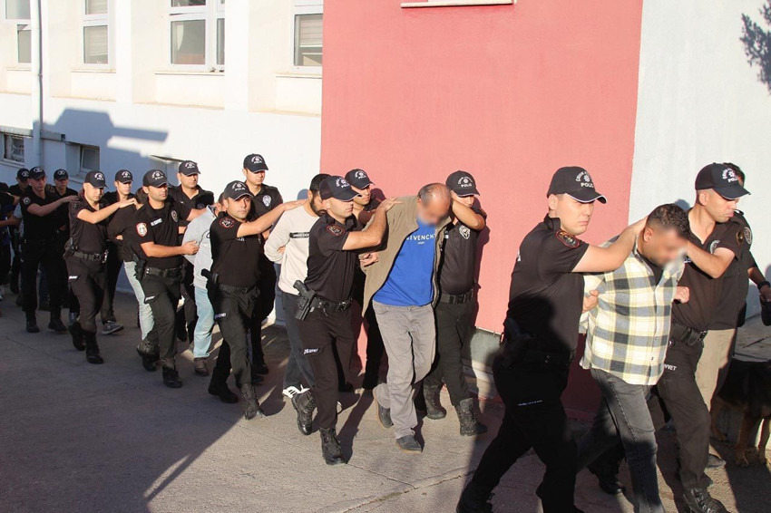 Çeyiz sandığında yakalandı! Her taşın altından çıkan ''Bayğaralar'' çetesine ağır darbe - Resim: 2