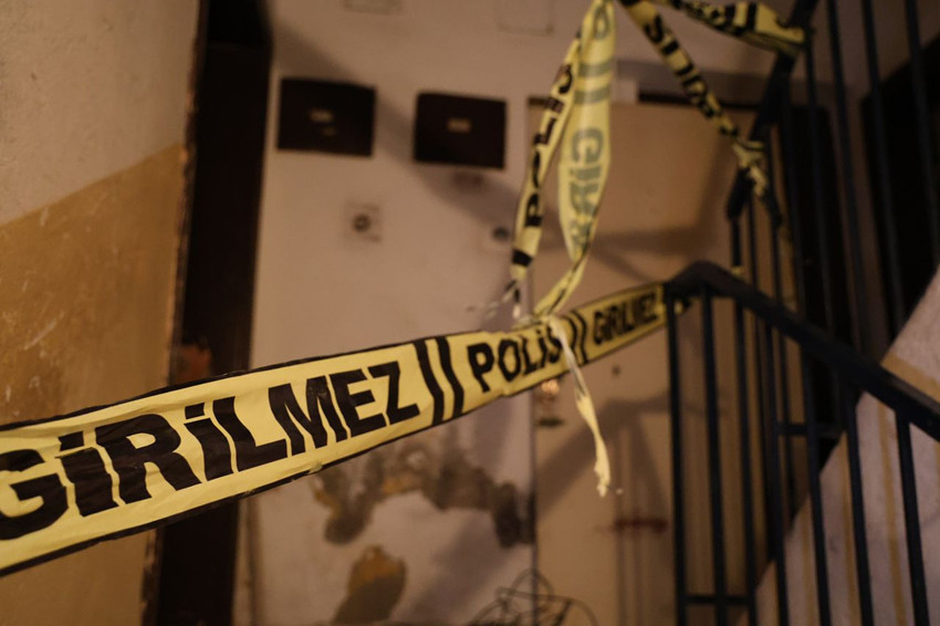 Annesinin öldüğünü 1 ay boyunca farketmeyip, cesediyle birlikte yaşamış - Resim: 2