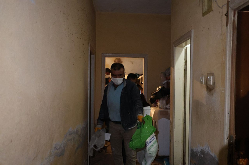 Annesinin öldüğünü 1 ay boyunca farketmeyip, cesediyle birlikte yaşamış - Resim: 4