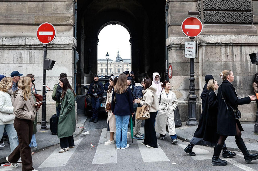 Soyulan Louvre Müzesi'nde şaka gibi ayrıntı: Güvenlik şifresi bakın neymiş! - Resim: 4