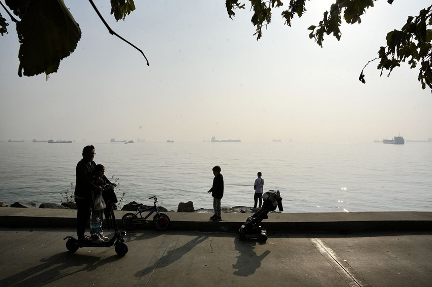 İstanbul bu sabah güneşe hasret kaldı: Koca şehir uyanamadı - Resim: 4