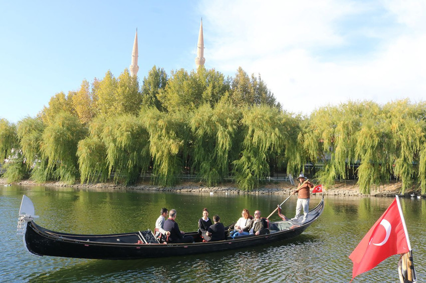 Türkiye'nin en gizemli noktası şimdi de gondollarla renklendi... - Resim: 4