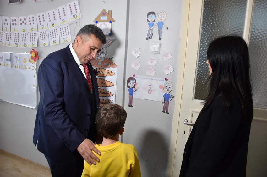 Kemoterapi gördüğü için okula gidemeyen minik Ahmet okuma yazmayı böyle öğreniyor - Resim: 4