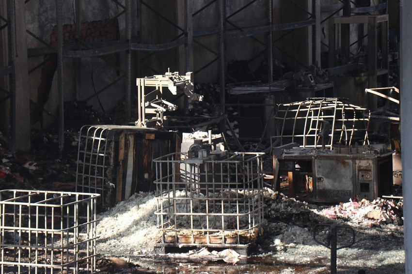 6 kişiye mezar olan fabrikadaki yangının ilk anları kamerada - Resim: 4