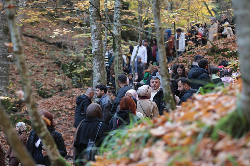 Türkiye'nin sonbahar manzarasıyla büyüleyen cennetine ziyaretçi akını - Resim: 2