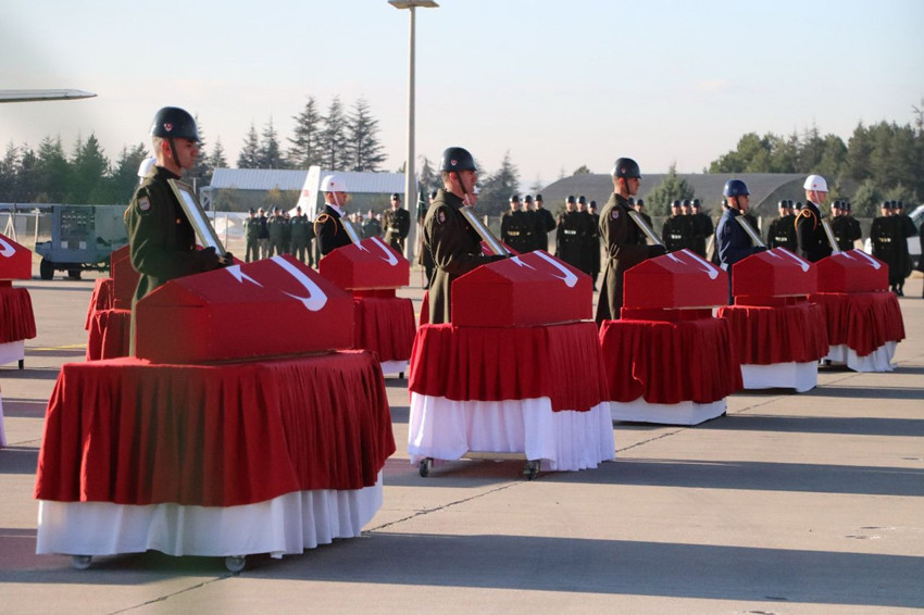 Bugün de ''günaydın'' diyemedik... 20 vatan evladına son görevde gözyaşları sel oldu - Resim: 1