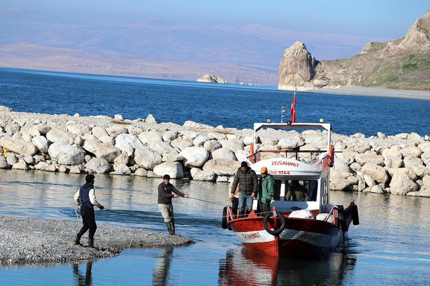 ''Türkiye'nin coğrafi haritası değişti'' dedik inanmadınız... Artık tekneler de yüzemiyor - Resim: 2
