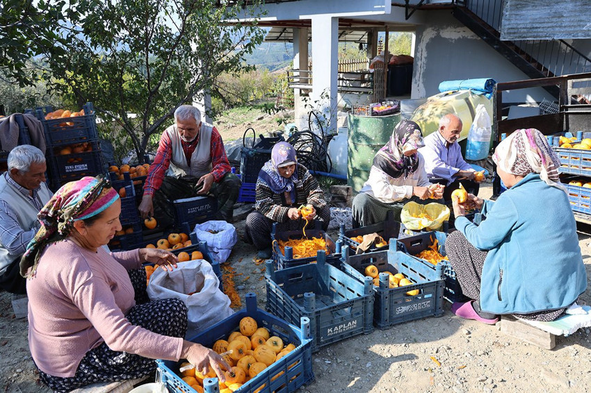7'den 77'ye köylüler biraraya gelip köyü açık hava fabrikasına çevirdi - Resim: 1