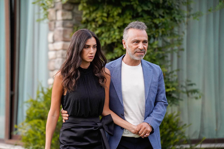 Derin dekoltesi olay oldu: ''Güller ve Günahlar'ın gülü'' güzelliğiyle sosyal medyayı salladı - Resim: 2